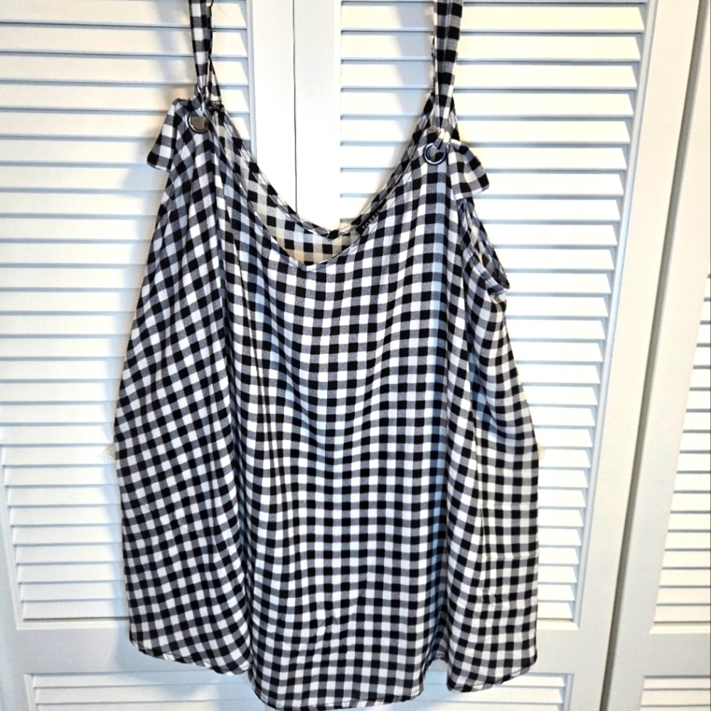 Torrid Checkered Tie Tank Top Sz 2 GIRLY. BUSINESS CASUAL. SUMMER.